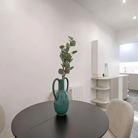 Buttes Chaumont Charming 4p Apartment *