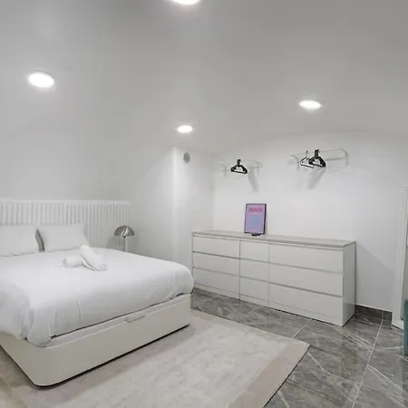 Buttes Chaumont Charming 4p Apartment Paris