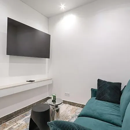 Buttes Chaumont Charming 4p Apartment *